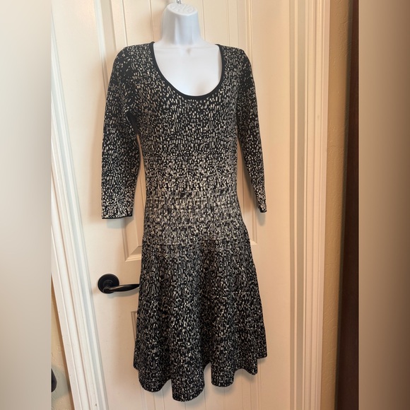 Carmen Marc Valvo Stretchy Sheath Dress 3/4 Sleeve Metallic Geometric Design, S - Picture 4 of 8